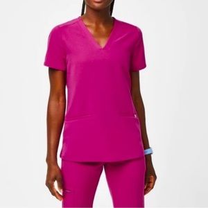 FIGS Casma™ Three-Pocket Scrub Top